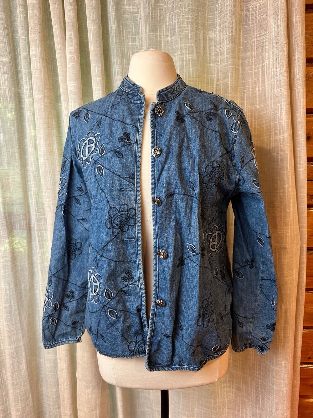 Tantrums Denim Jacket Size Large Floral Embroidered Button Front